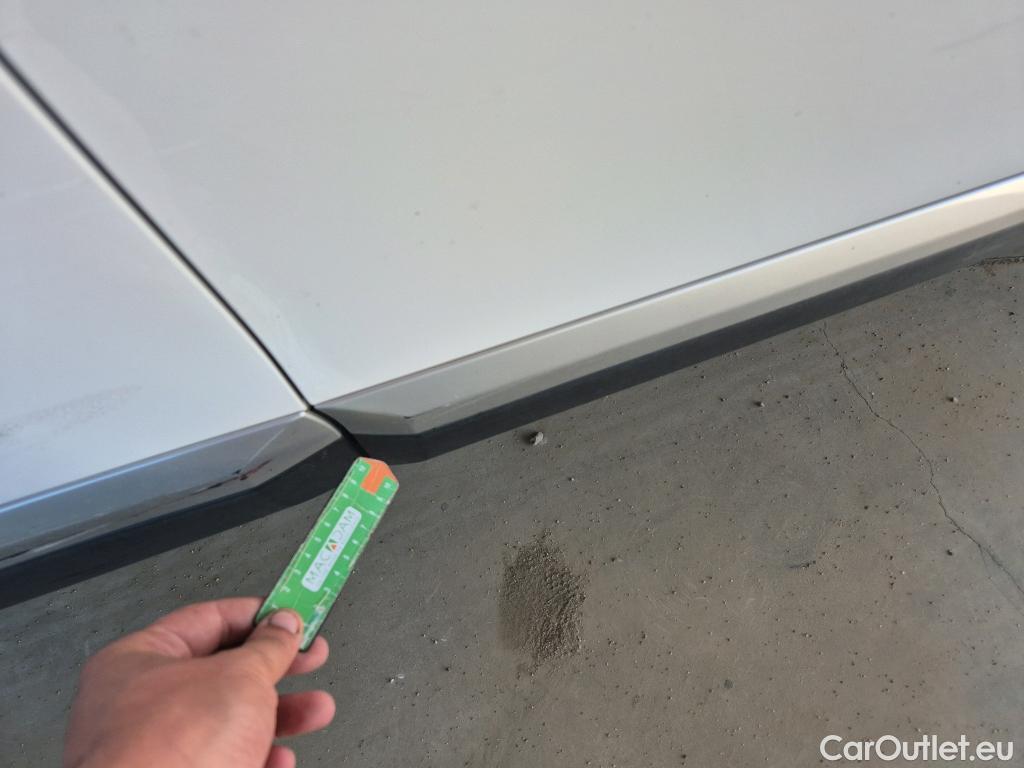  Peugeot  2008 PEUGEOT  / 2019 / 5P / todoterreno Allure Pack BlueHDI 130 S&S EAT8 #36