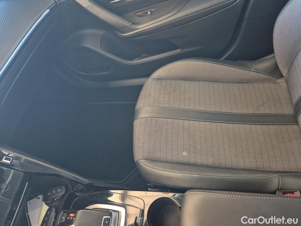  Peugeot  2008 PEUGEOT  / 2019 / 5P / todoterreno Allure Pack BlueHDI 130 S&S EAT8 #29