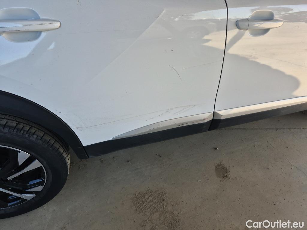  Peugeot  2008 PEUGEOT  / 2019 / 5P / todoterreno Allure Pack BlueHDI 130 S&S EAT8 #24