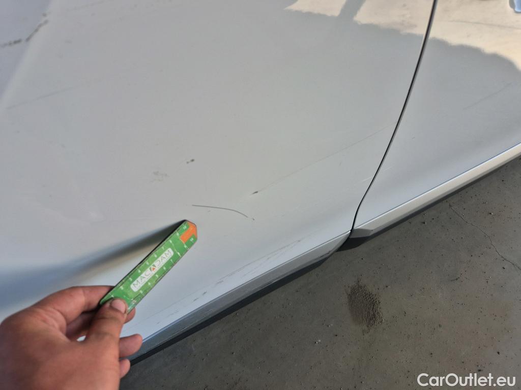  Peugeot  2008 PEUGEOT  / 2019 / 5P / todoterreno Allure Pack BlueHDI 130 S&S EAT8 #18