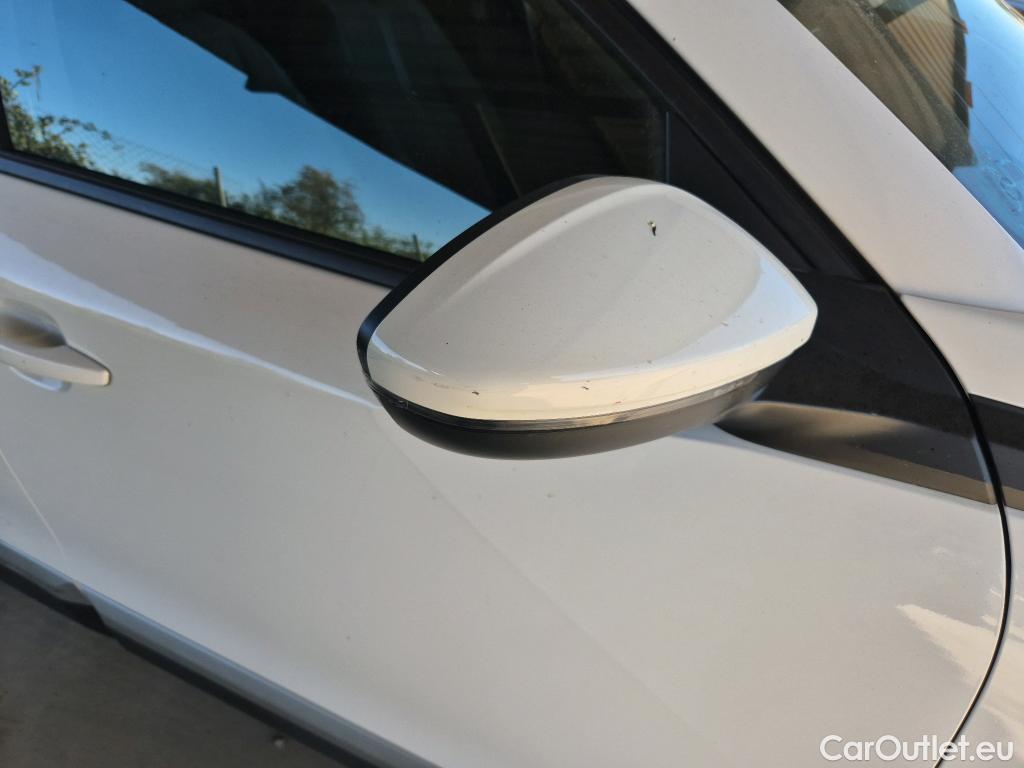  Peugeot  2008 PEUGEOT  / 2019 / 5P / todoterreno Allure Pack BlueHDI 130 S&S EAT8 #30