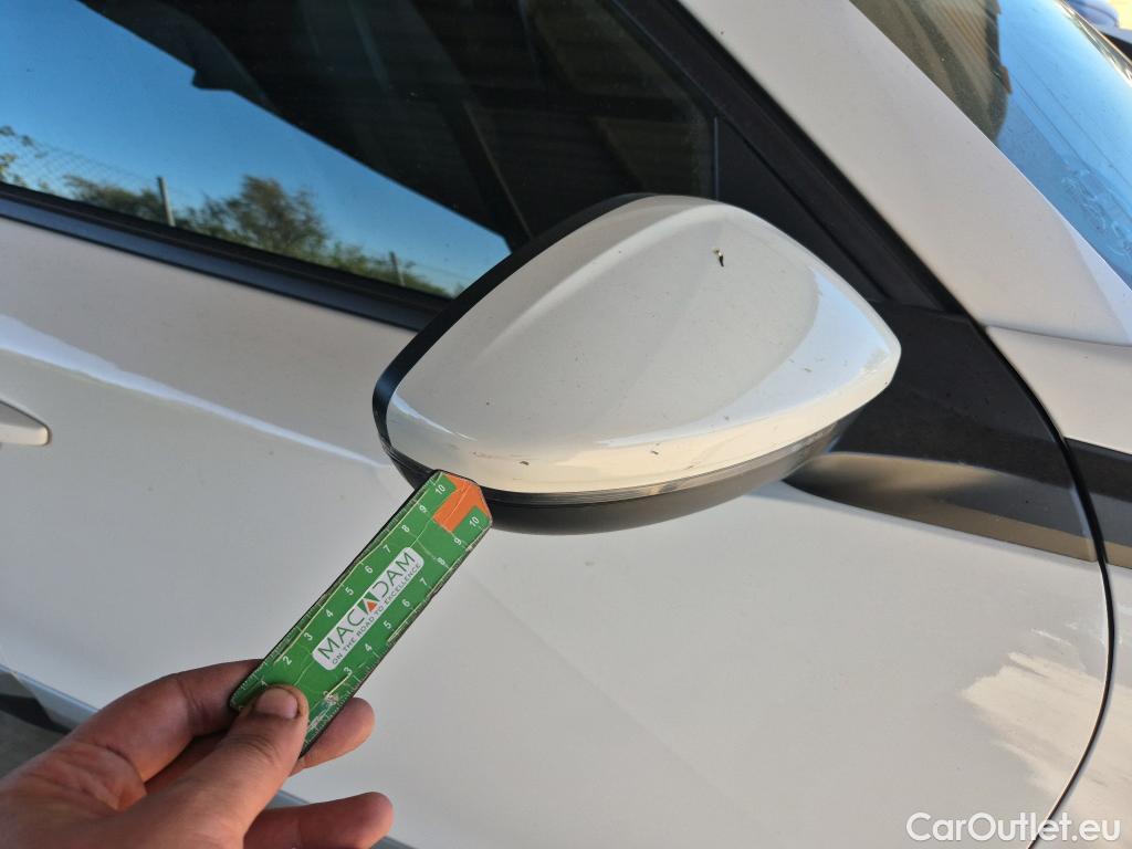  Peugeot  2008 PEUGEOT  / 2019 / 5P / todoterreno Allure Pack BlueHDI 130 S&S EAT8 #31