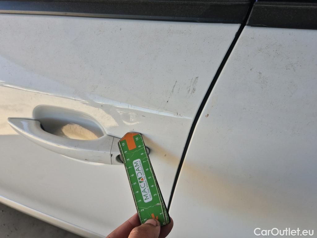  Peugeot  2008 PEUGEOT  / 2019 / 5P / todoterreno Allure Pack BlueHDI 130 S&S EAT8 #34