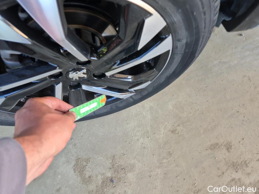  Peugeot  2008 PEUGEOT  / 2019 / 5P / todoterreno Allure Pack BlueHDI 130 S&S EAT8 #10