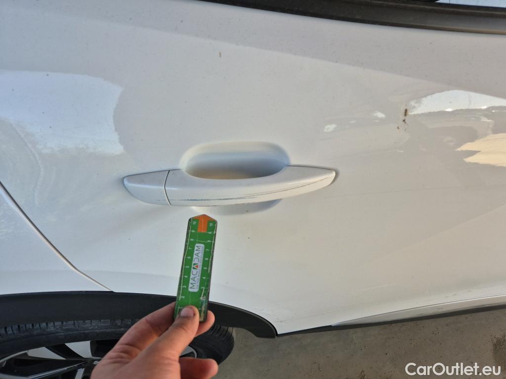  Peugeot  2008 PEUGEOT  / 2019 / 5P / todoterreno Allure Pack BlueHDI 130 S&S EAT8 #19