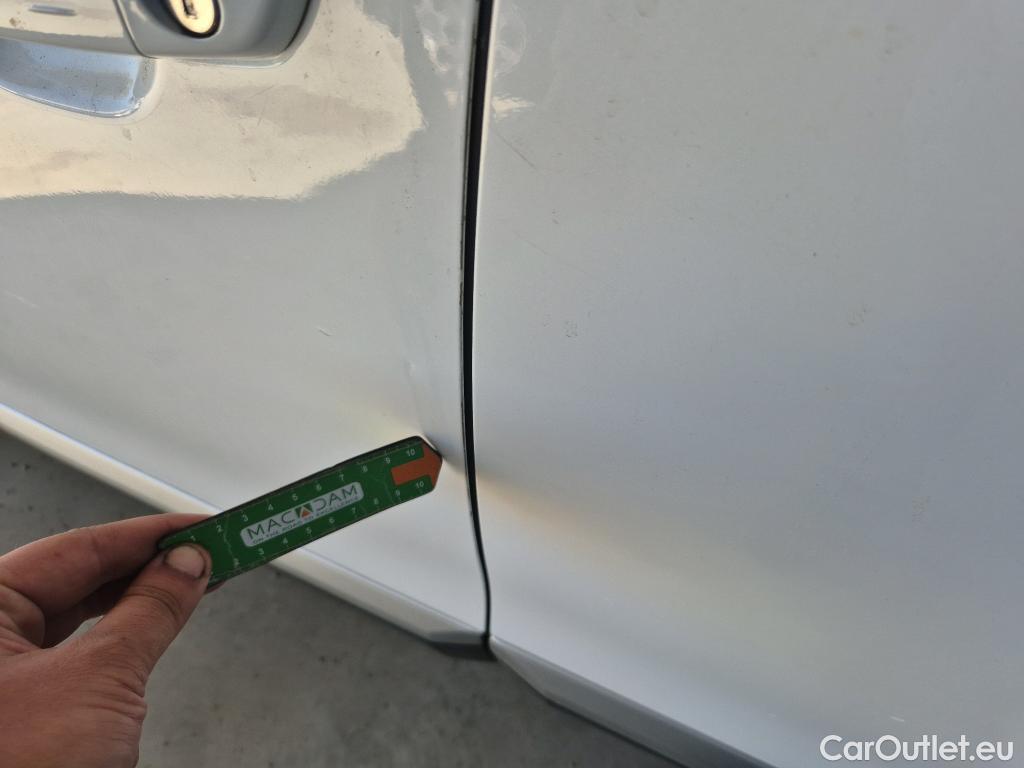  Peugeot  2008 PEUGEOT  / 2019 / 5P / todoterreno Allure Pack BlueHDI 130 S&S EAT8 #33