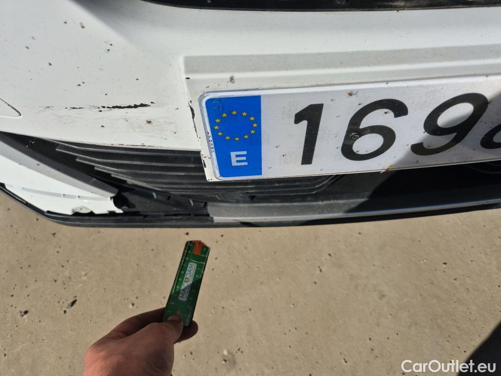  Peugeot  2008 PEUGEOT  / 2019 / 5P / todoterreno Allure Pack BlueHDI 130 S&S EAT8 #2