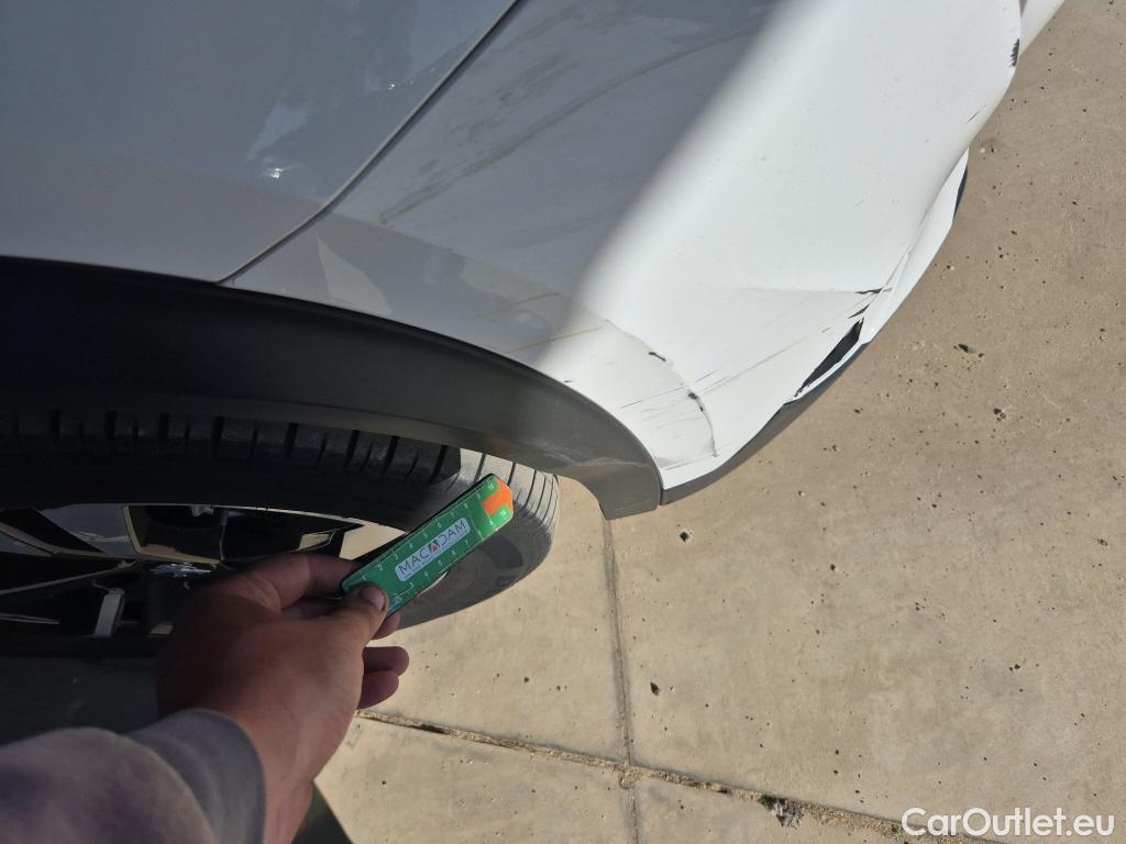  Peugeot  2008 PEUGEOT  / 2019 / 5P / todoterreno Allure Pack BlueHDI 130 S&S EAT8 #27