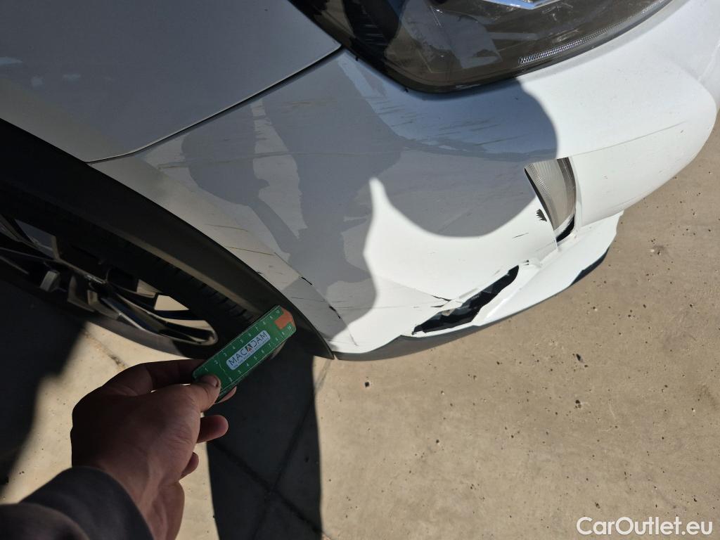  Peugeot  2008 PEUGEOT  / 2019 / 5P / todoterreno Allure Pack BlueHDI 130 S&S EAT8 #23