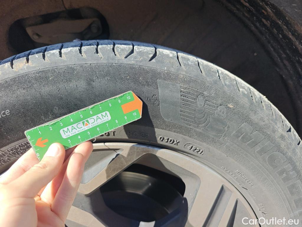  KIA  Sportage KIA  / 2022 / 5P / todoterreno 1.6 T-GDi 110kW (150CV) Concept 4x2 #80