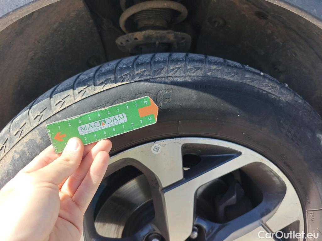  KIA  Sportage KIA  1.6MHEV Drive 100kW(136CV) 4x2(Crist Tintados) #53