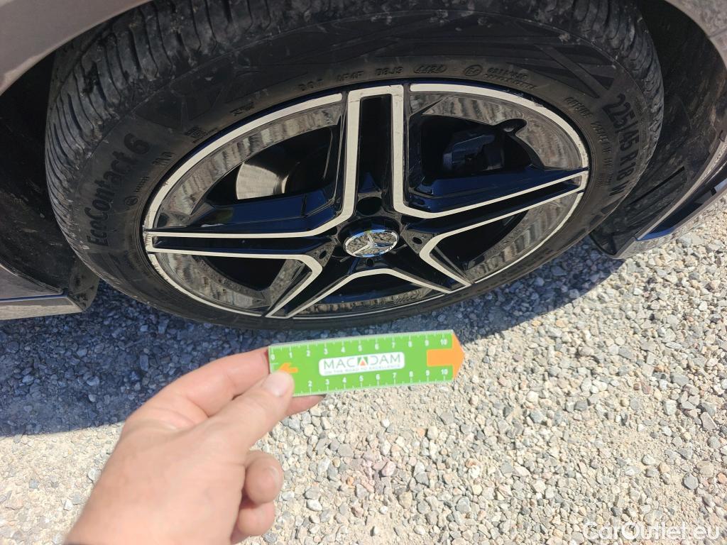  Mercedes  A-Klasse MERCEDES-BENZ Clase A / 2018 / 5P / berlina con portón A 180 d #5