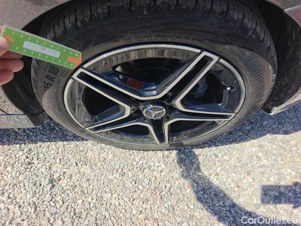  Mercedes  A-Klasse MERCEDES-BENZ Clase A / 2018 / 5P / berlina con portón A 180 d #4