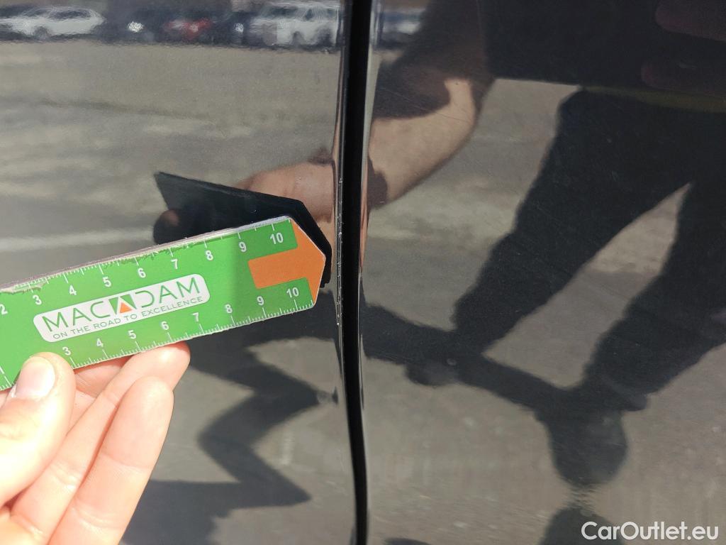  KIA  Sportage KIA  1.6MHEV Drive 100kW(136CV) 4x2(Crist Tintados) #44