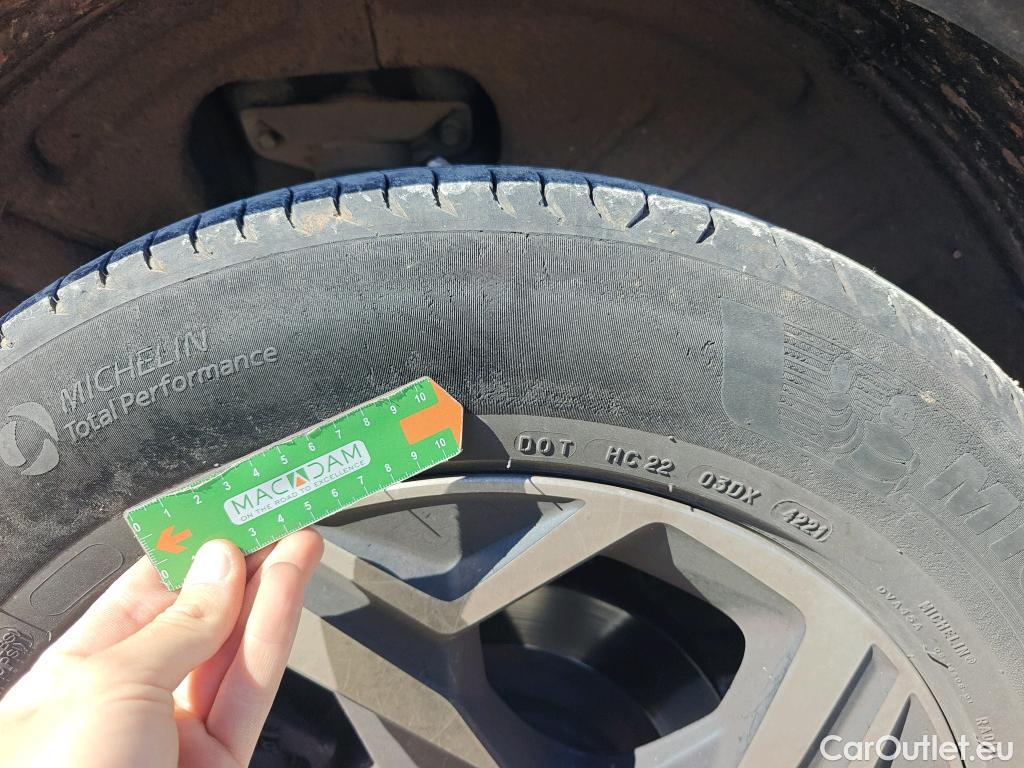  KIA  Sportage KIA  / 2022 / 5P / todoterreno 1.6 T-GDi 110kW (150CV) Concept 4x2 #79