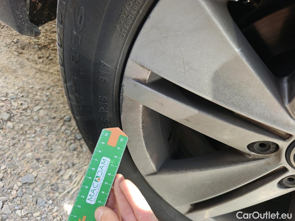  Volkswagen  Golf  VOLKSWAGEN / 2020 / 5P / familiar Life 2.0 TDI 85kW (115CV) DSG Variant #30