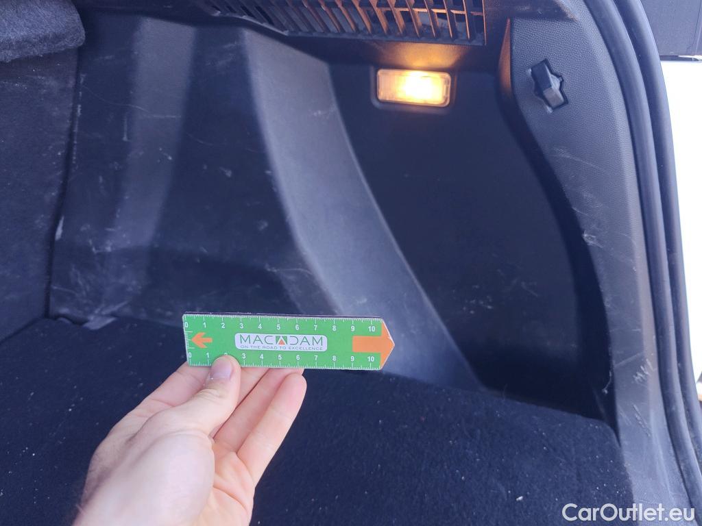  Peugeot  2008 PEUGEOT  / 2019 / 5P / todoterreno Active Pack BlueHDI 81kW (110CV) #10