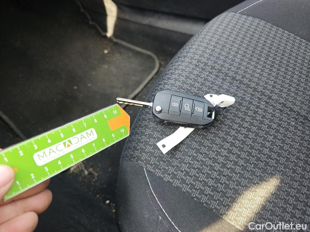  Peugeot  308 PEUGEOT  / 2017 / 5P / familiar SW Active Pack BlueHDi 130 S&S #2