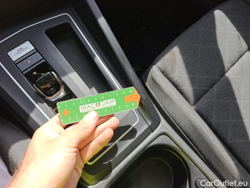  Volkswagen  Golf  VOLKSWAGEN / 2020 / 5P / familiar Life 2.0 TDI 85kW (115CV) DSG Variant #19