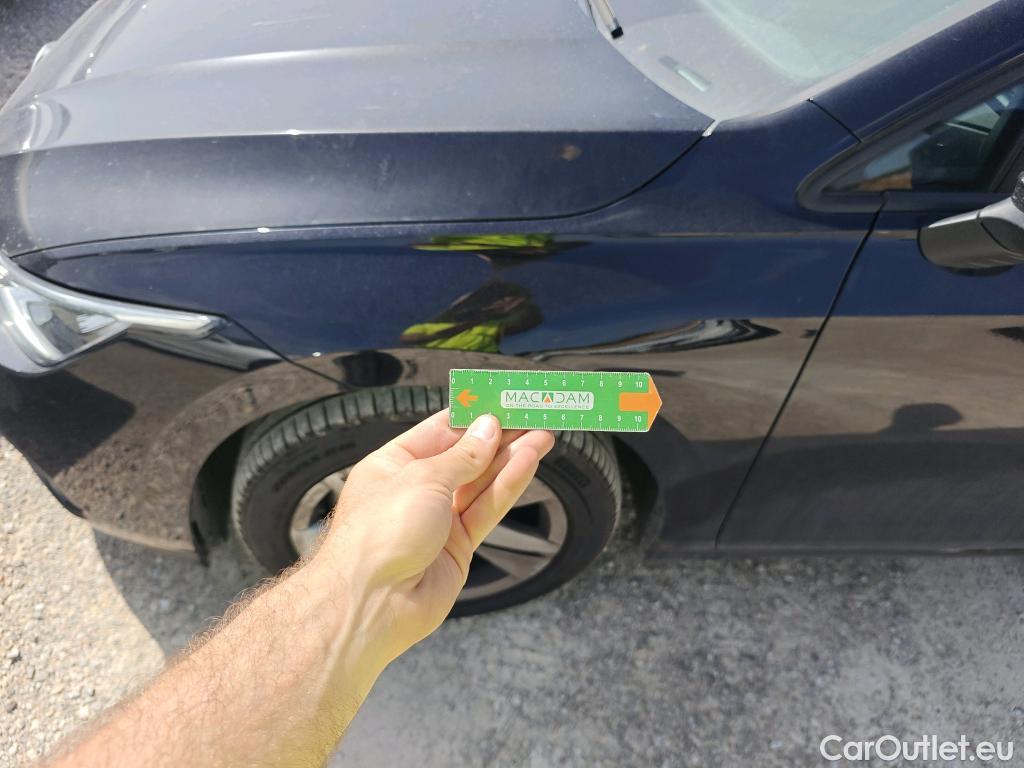  Volkswagen  Golf  VOLKSWAGEN / 2020 / 5P / familiar Life 2.0 TDI 85kW (115CV) DSG Variant #16