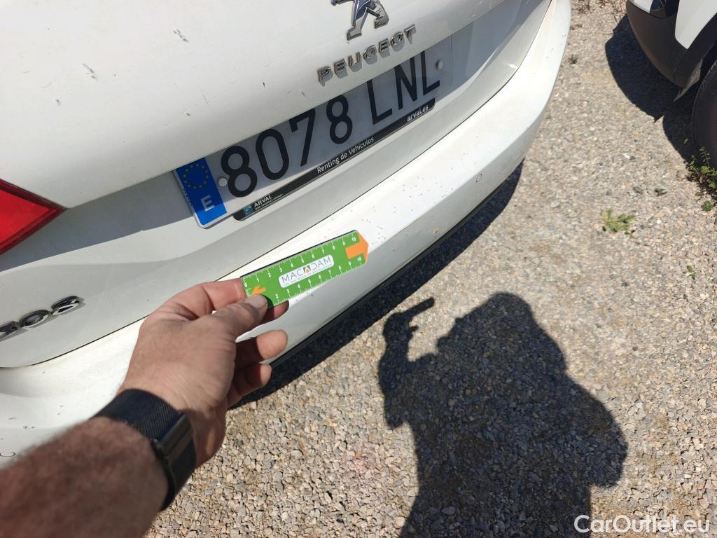  Peugeot  308 PEUGEOT  / 2017 / 5P / familiar SW Active Pack BlueHDi 130 S&S #24