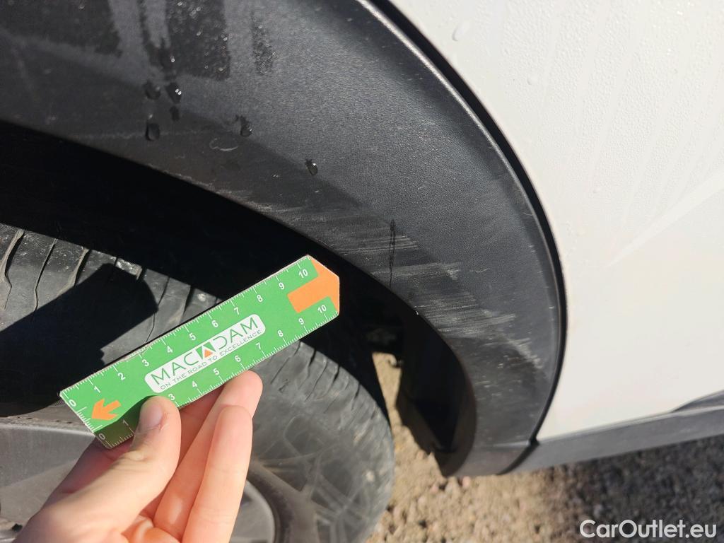  Peugeot  2008 PEUGEOT  / 2019 / 5P / todoterreno Active Pack BlueHDI 81kW (110CV) #30