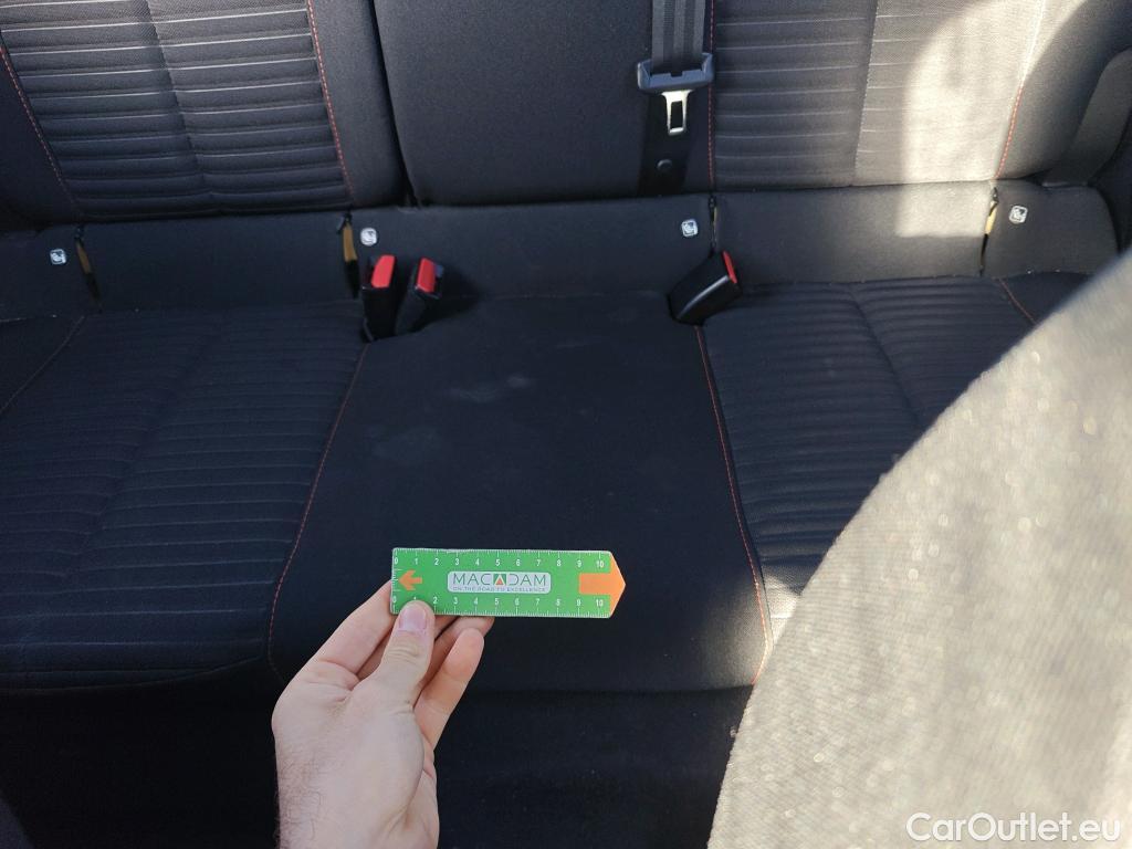  Peugeot  2008 PEUGEOT  / 2019 / 5P / todoterreno Active Pack BlueHDI 81kW (110CV) #31