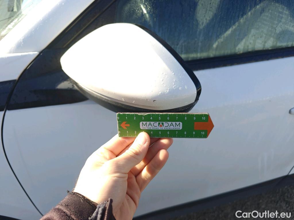  Peugeot  2008 PEUGEOT  / 2019 / 5P / todoterreno Active Pack BlueHDI 81kW (110CV) #34