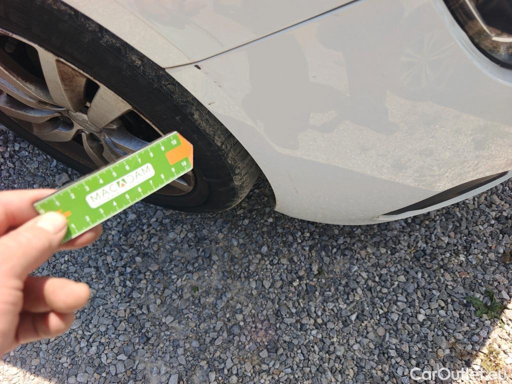  Peugeot  308 PEUGEOT  / 2017 / 5P / familiar SW Active Pack BlueHDi 130 S&S #19