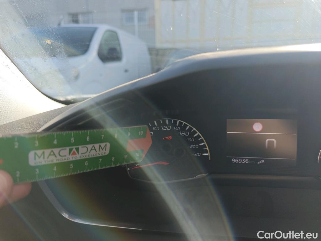  Peugeot  2008 PEUGEOT  / 2019 / 5P / todoterreno Active Pack BlueHDI 81kW (110CV) #43