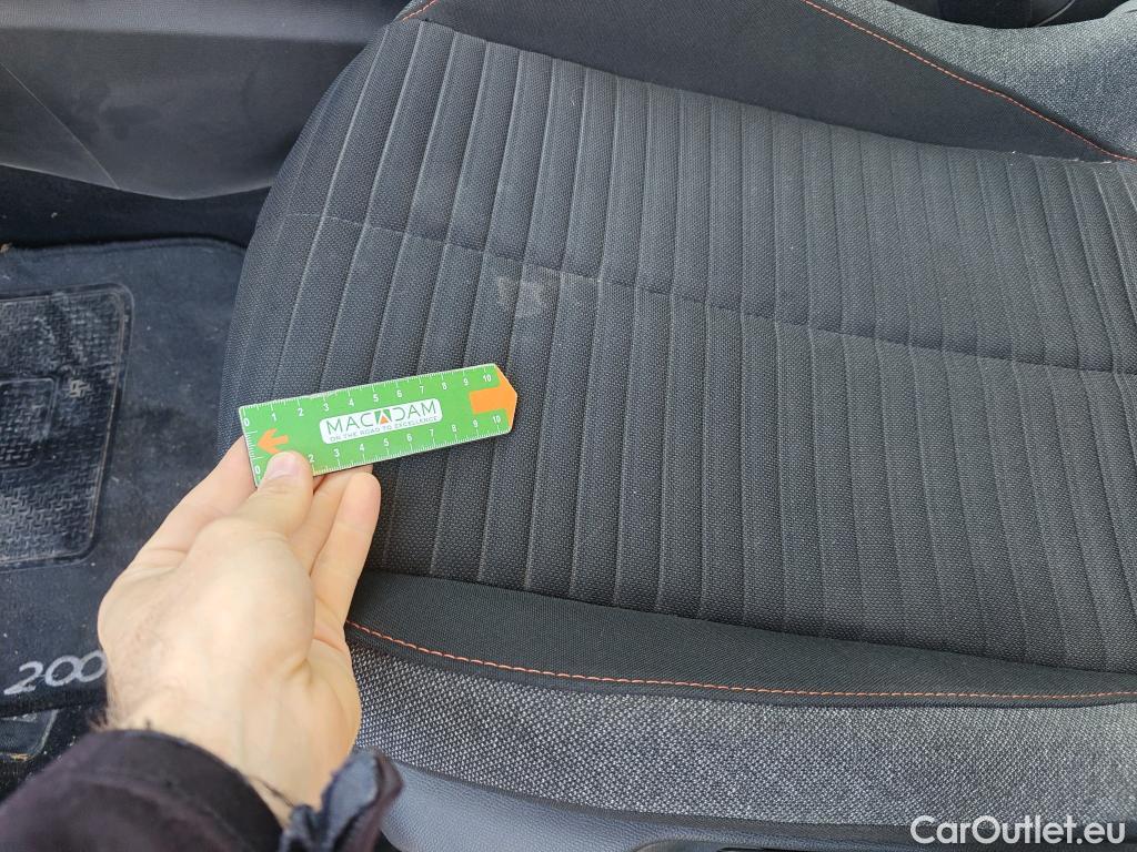  Peugeot  2008 PEUGEOT  / 2019 / 5P / todoterreno Active Pack BlueHDI 81kW (110CV) #33