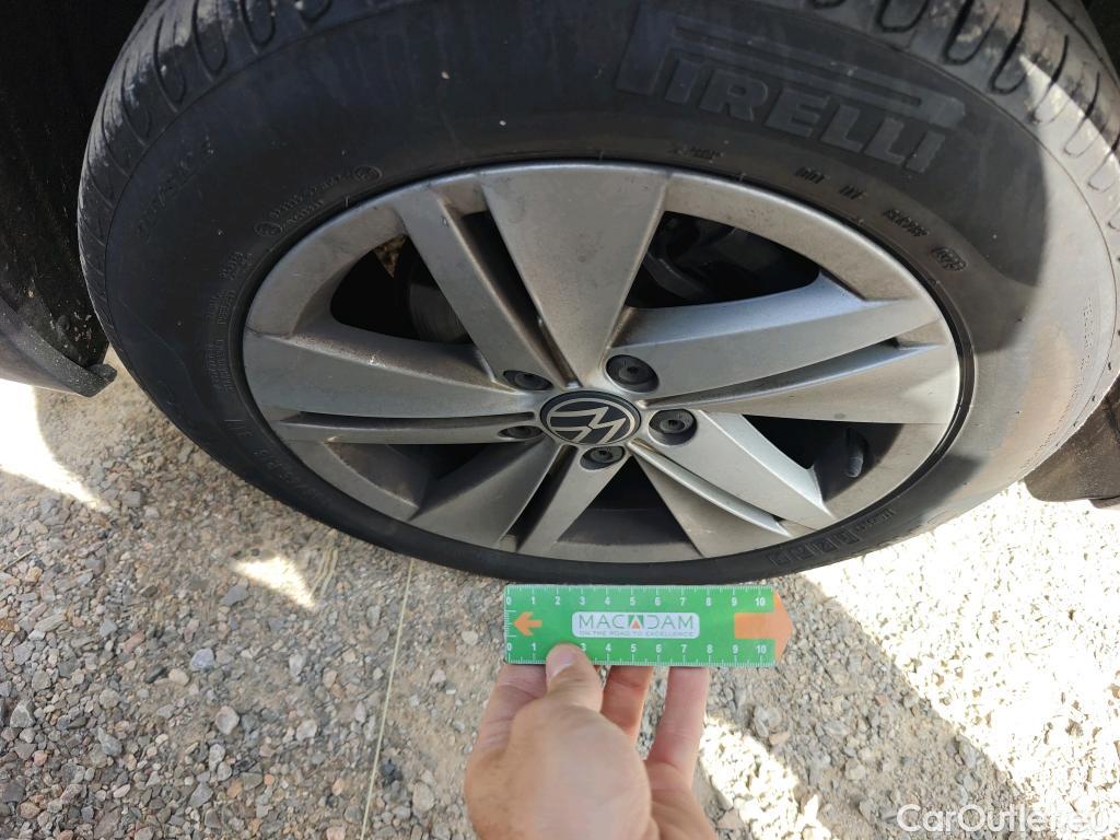  Volkswagen  Golf  VOLKSWAGEN / 2020 / 5P / familiar Life 2.0 TDI 85kW (115CV) DSG Variant #29