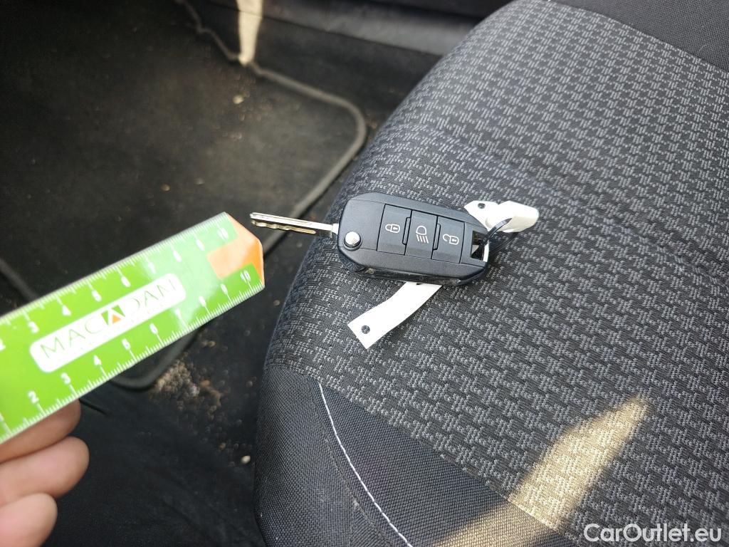  Peugeot  308 PEUGEOT  / 2017 / 5P / familiar SW Active Pack BlueHDi 130 S&S #1