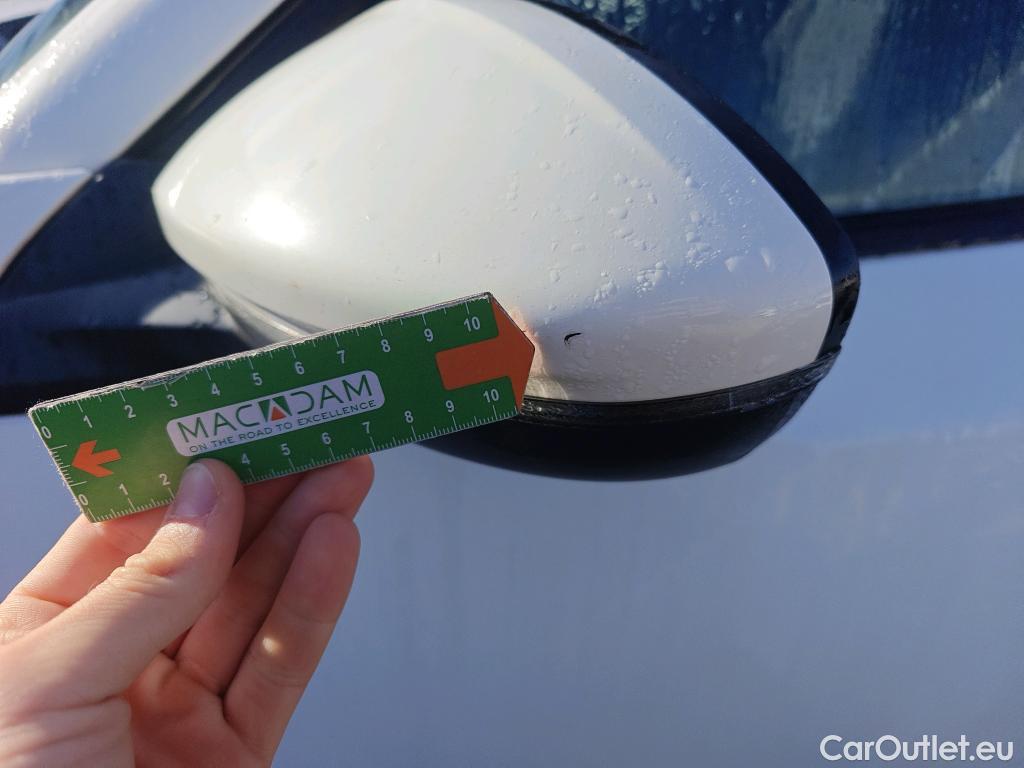  Peugeot  2008 PEUGEOT  / 2019 / 5P / todoterreno Active Pack BlueHDI 81kW (110CV) #35