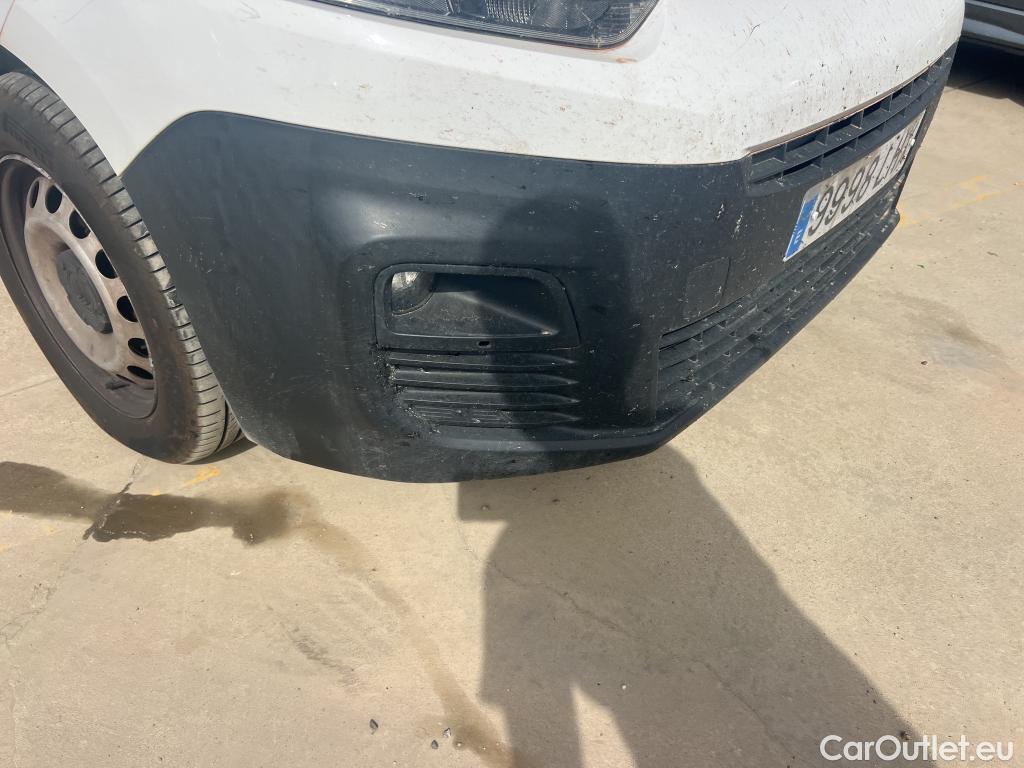  Citroen  Berlingo CITROEN  / 2018 / 4P / combi Talla M BlueHDi 100 S&S LIVE (AC) #32