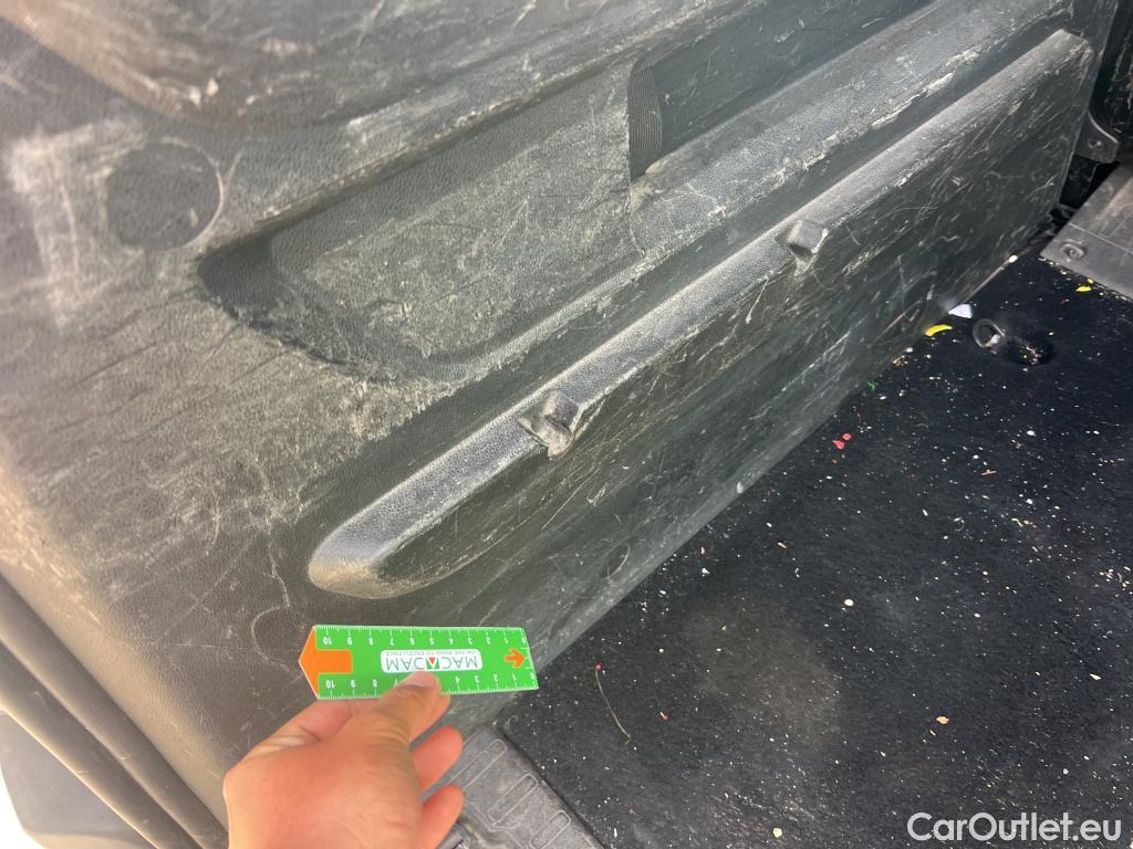  Citroen  Berlingo CITROEN  / 2018 / 4P / combi Talla M BlueHDi 100 S&S LIVE (AC) #34