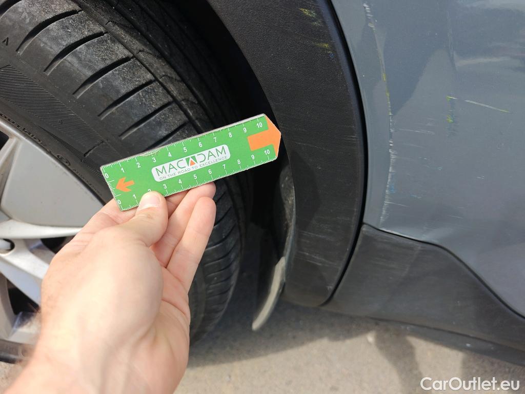  Volvo  XC 40 VOLVO XC40 todoterreno 2.0 B4 G AWD Core Auto 200 CV  #40