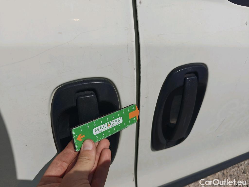  Fiat  Doblo FIAT Doblò Cargo/2015/4P/furgón derivado de turismo Cargo Maxi SX 1.6 Mjet 78kW (105CV)  Isotermo + Equipo de frio #30