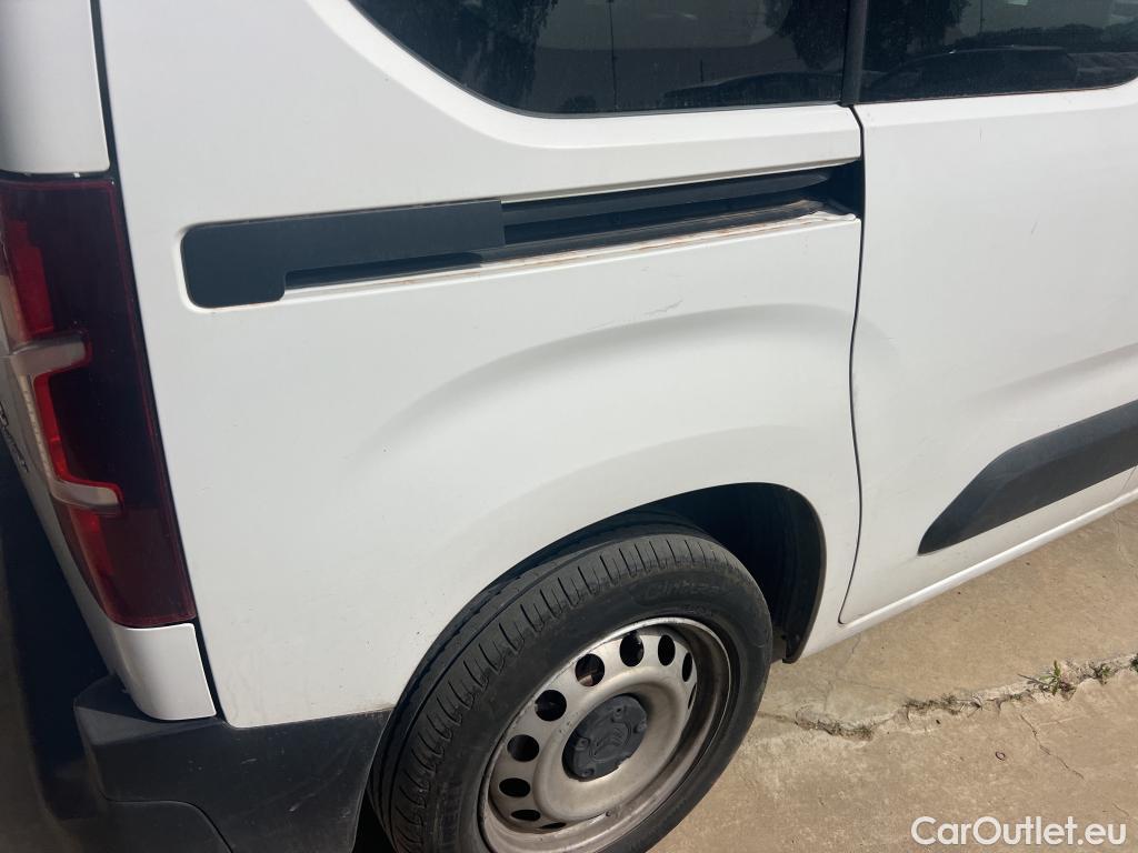  Citroen  Berlingo CITROEN  / 2018 / 4P / combi Talla M BlueHDi 100 S&S LIVE (AC) #12