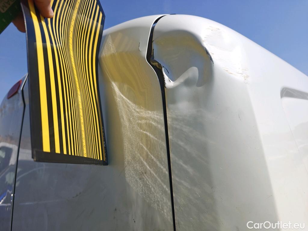  Fiat  Doblo FIAT Doblò Cargo/2015/4P/furgón derivado de turismo Cargo Maxi SX 1.6 Mjet 78kW (105CV)  Isotermo + Equipo de frio #18