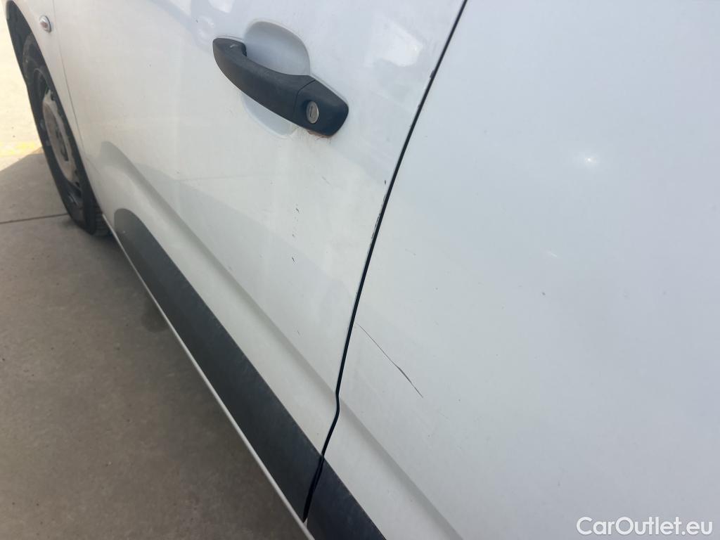  Citroen  Berlingo CITROEN  / 2018 / 4P / combi Talla M BlueHDi 100 S&S LIVE (AC) #14