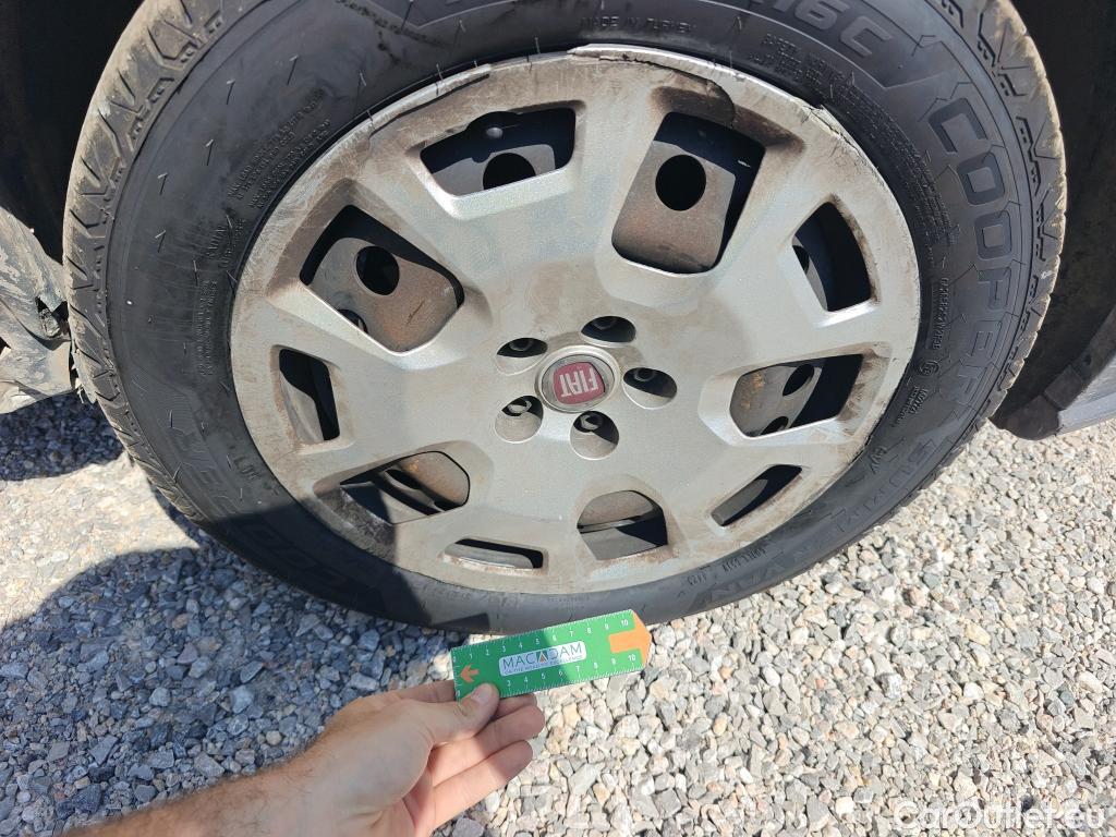  Fiat  Doblo FIAT Doblò Cargo/2015/4P/furgón derivado de turismo Cargo Maxi SX 1.6 Mjet 78kW (105CV)  Isotermo + Equipo de frio #42