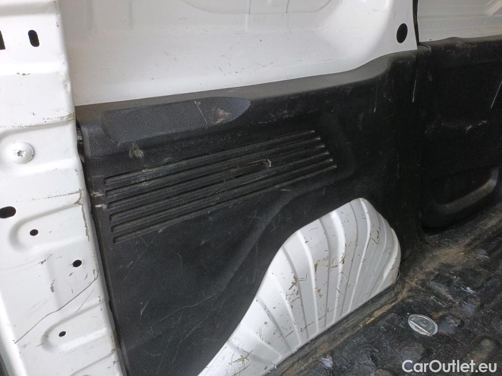  Citroen  Berlingo CITROEN  / 2018 / 4P / furgón derivado de turismo Talla M BlueHDi 100 DRIVER #31