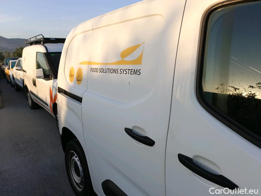  Citroen  Berlingo CITROEN  / 2018 / 4P / furgón derivado de turismo Talla M BlueHDi 100 DRIVER #24