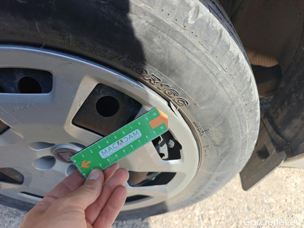  Fiat  Doblo FIAT Doblò Cargo/2015/4P/furgón derivado de turismo Cargo Maxi SX 1.6 Mjet 78kW (105CV)  Isotermo + Equipo de frio #48