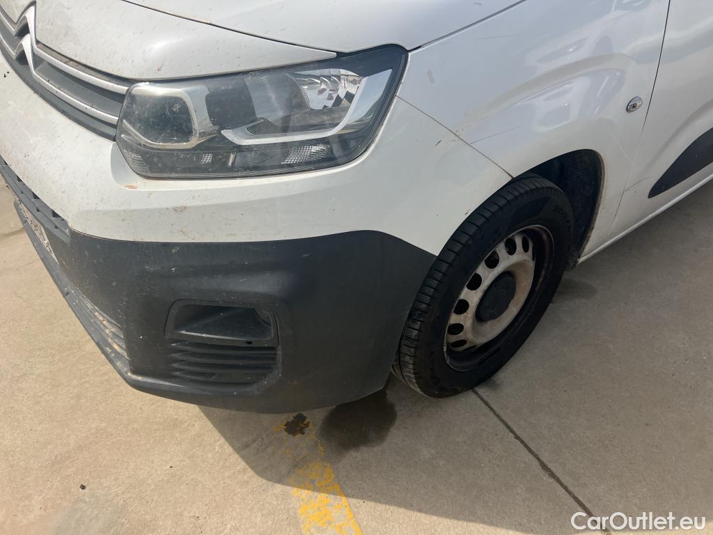  Citroen  Berlingo CITROEN  / 2018 / 4P / combi Talla M BlueHDi 100 S&S LIVE (AC) #28