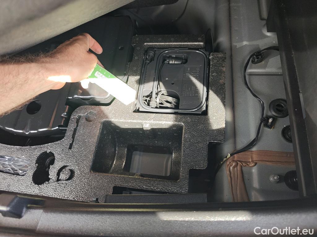  Volvo  XC 40 VOLVO XC40 todoterreno 2.0 B4 G AWD Core Auto 200 CV  #12