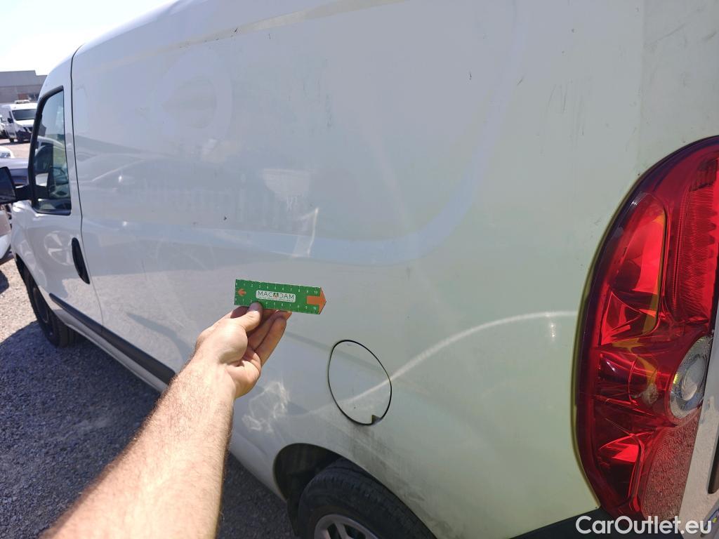  Fiat  Doblo FIAT Doblò Cargo/2015/4P/furgón derivado de turismo Cargo Maxi SX 1.6 Mjet 78kW (105CV)  Isotermo + Equipo de frio #1