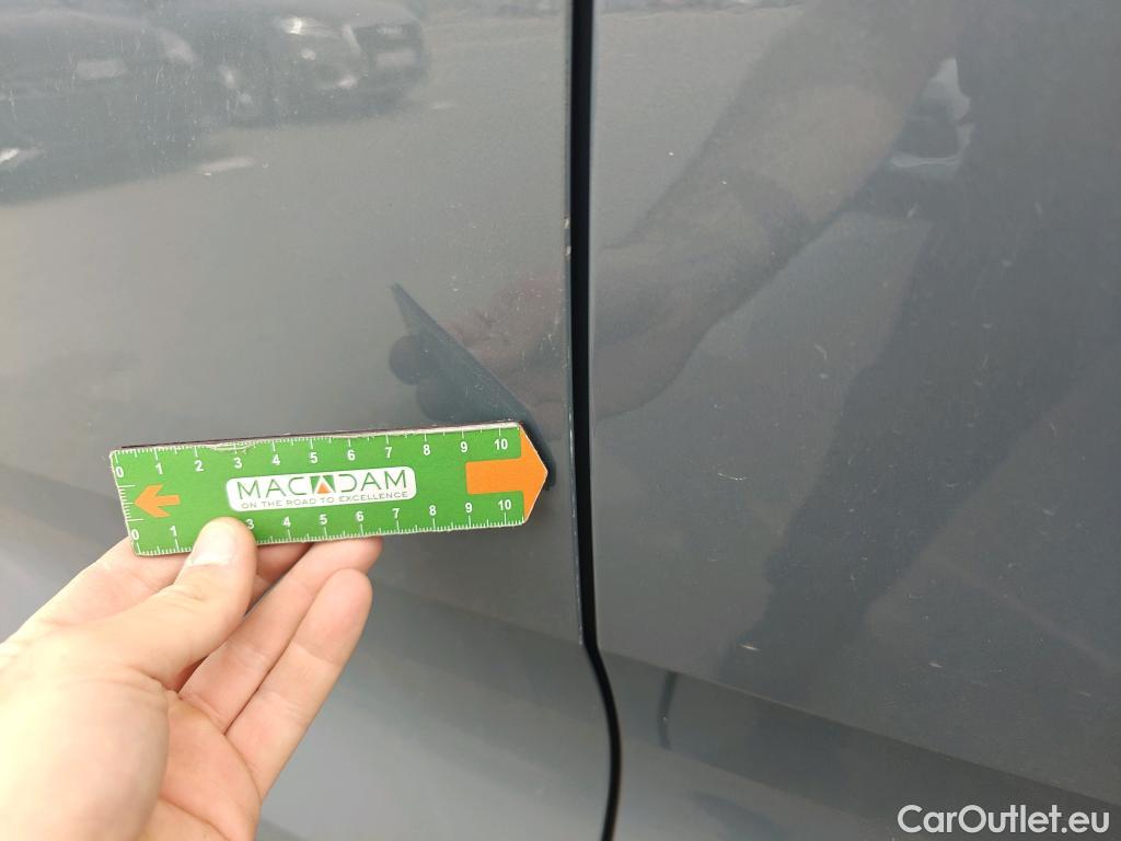  Volvo  XC 40 VOLVO XC40 todoterreno 2.0 B4 G AWD Core Auto 200 CV  #28