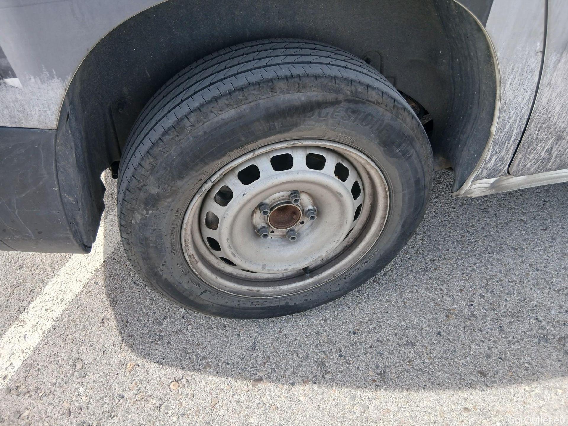  Citroen  Berlingo CITROEN  / 2018 / 3P / furgón derivado de turismo Talla M BlueHDi 100 CONTROL (AC2) #28